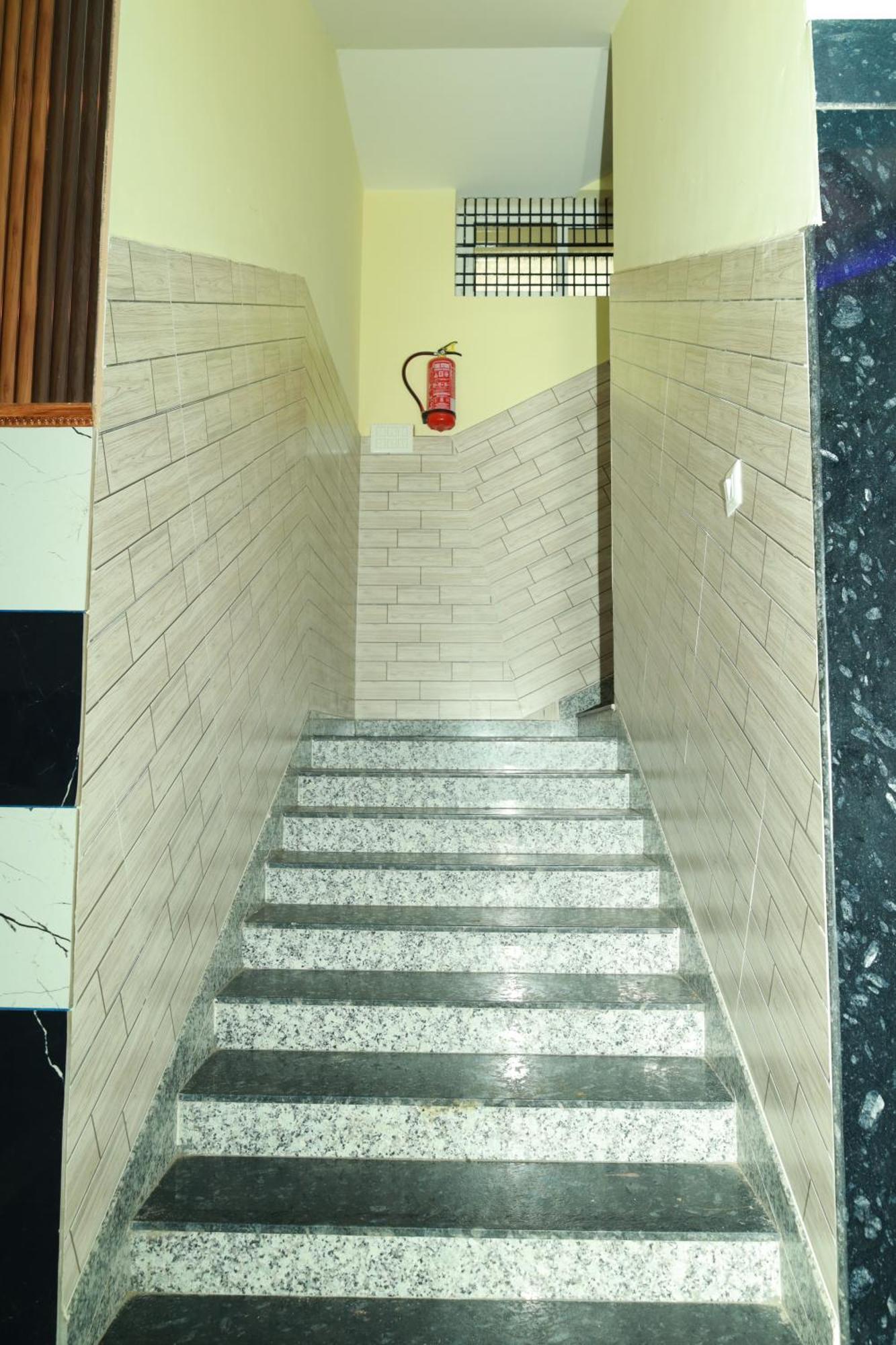 Rv Residency Hotel Wodapatti Buitenkant foto