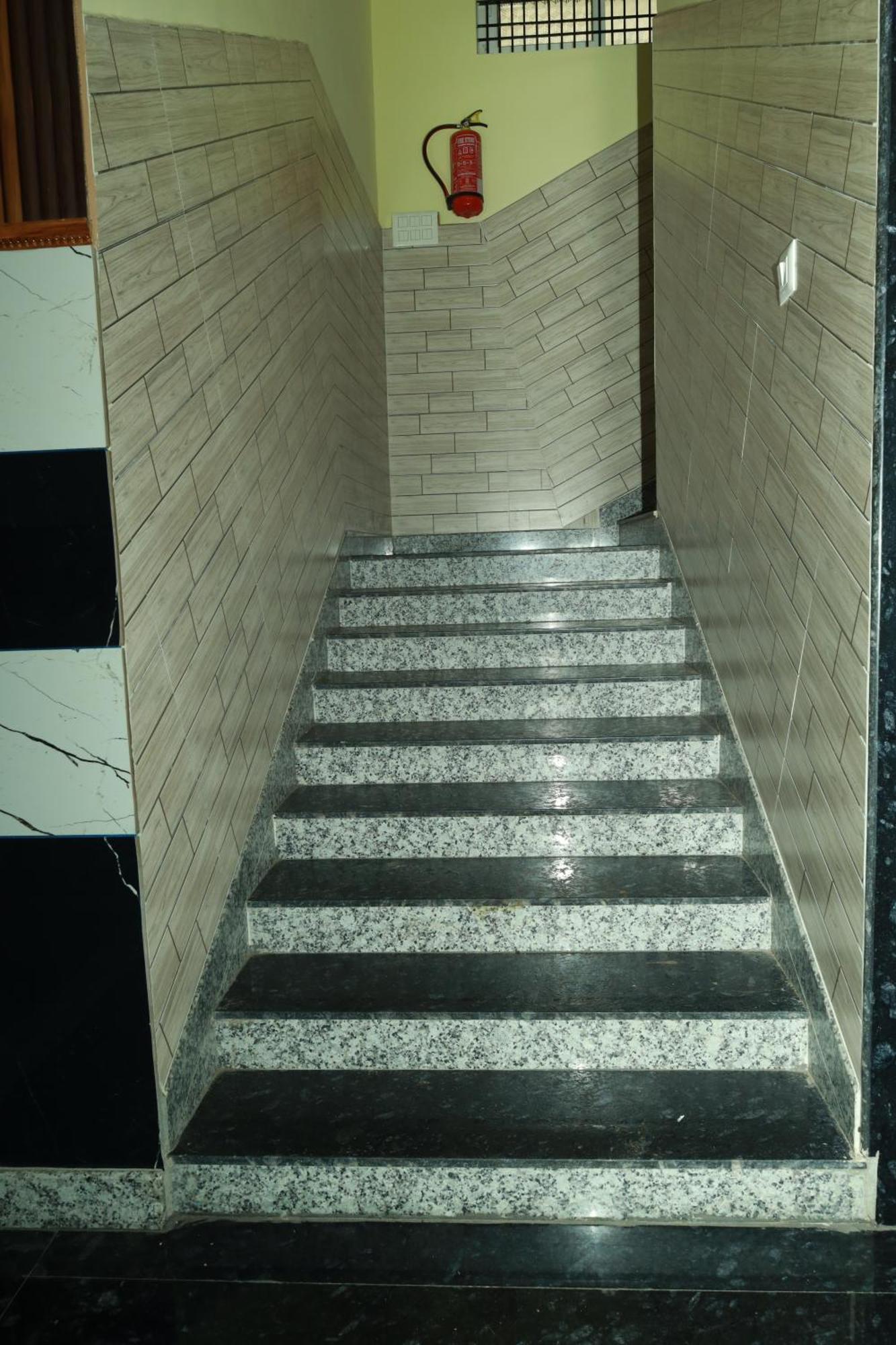 Rv Residency Hotel Wodapatti Buitenkant foto